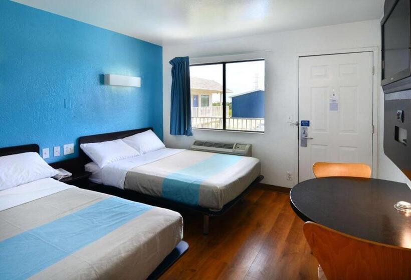 חדר דלוקס לארבעה, Motel 6galveston, Tx