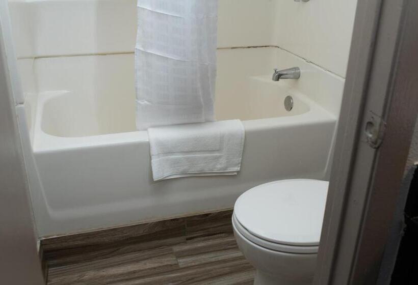 ２ダブルベッドのスタンダードルーム, Americinn By Wyndham Madison Wi