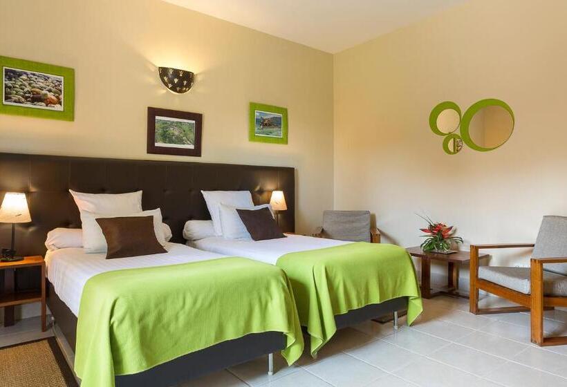 اتاق استاندارد, Relais Des Plateaux & Spa– Ivato International Airport
