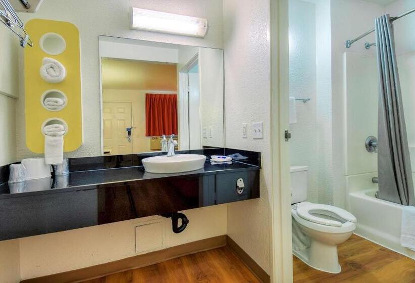 Номер Deluxe, Motel 6 Chino, Ca   Los Angeles Area