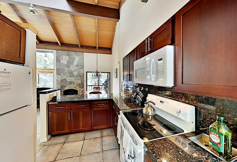Дом 2 Спальни, Alpine Retreat