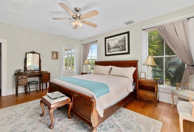 Deluxe Suite King Bed, Golden Magnolia Marina Resort