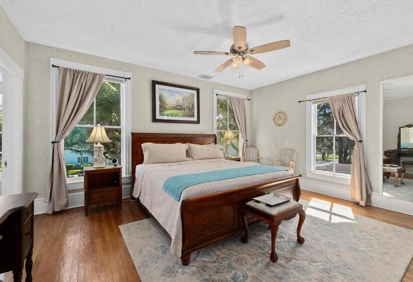 Deluxe Suite King Bed, Golden Magnolia Marina Resort