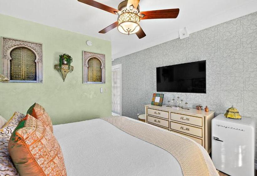 سوییت لوکس, Golden Magnolia Marina Resort