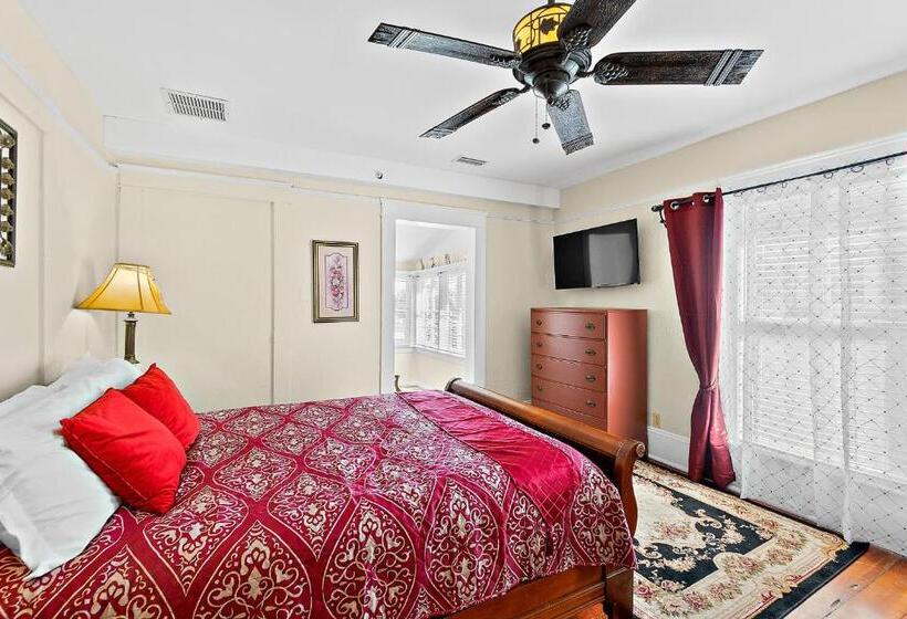 سوییت جونیور, Golden Magnolia Marina Resort