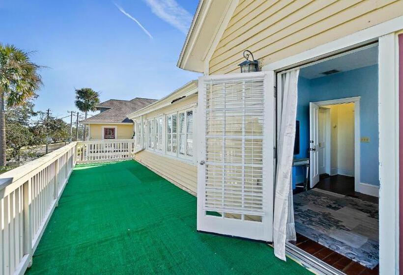 سوییت جونیور با بالکن, Golden Magnolia Marina Resort