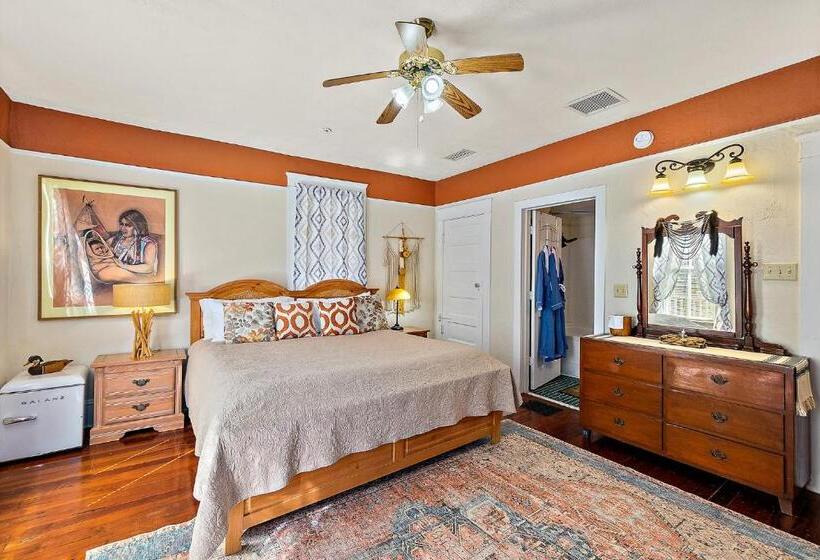Deluxe Suite King Bed, Golden Magnolia Marina Resort