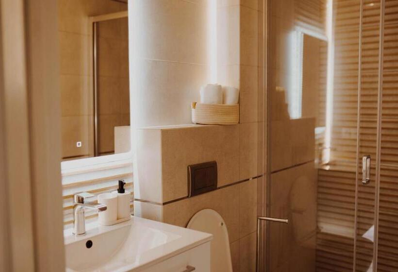 اتاق استاندارد چهار تخته, Villa Adele