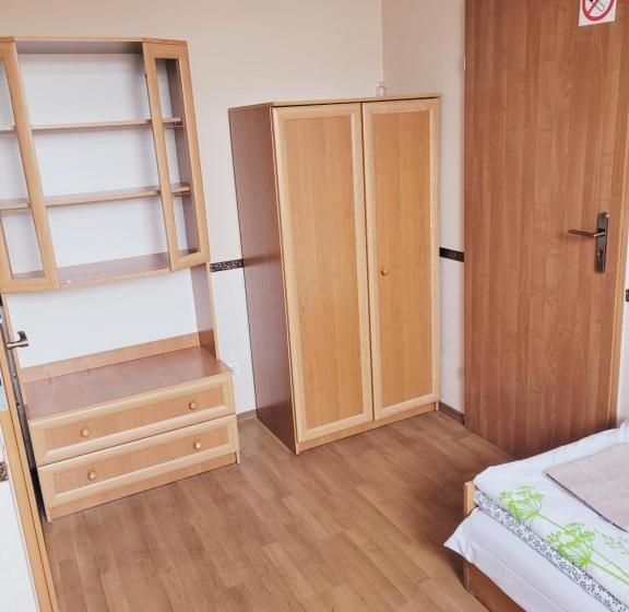Quarto Triplo Estandar, Delmajk