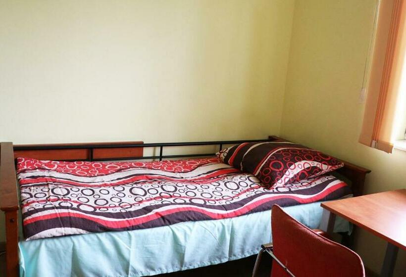 اتاق استاندارد سه تخته با سرویس بهداشتی مشترک, Dom Studenta Pans   Akademik, Hostel