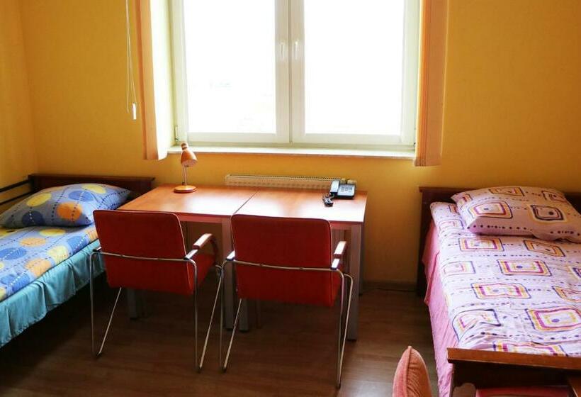 اتاق استاندارد چهارنفره با سرویس بهداشتی مشترک, Dom Studenta Pans   Akademik, Hostel