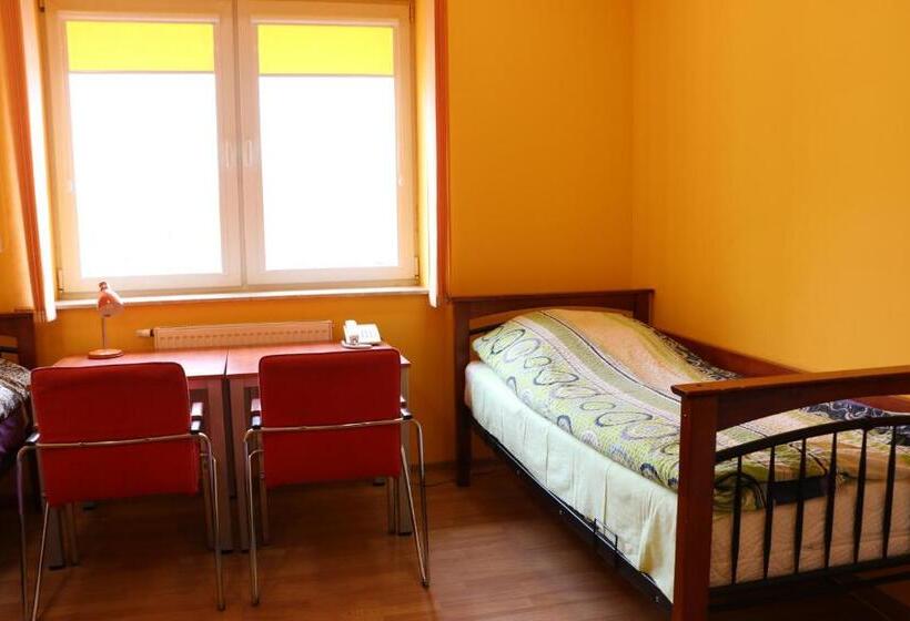 اتاق استاندارد سه نفره, Dom Studenta Pans   Akademik, Hostel