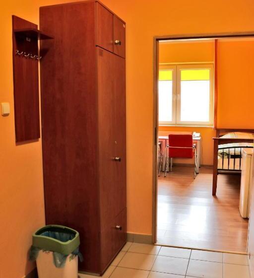 اتاق استاندارد سه نفره, Dom Studenta Pans   Akademik, Hostel