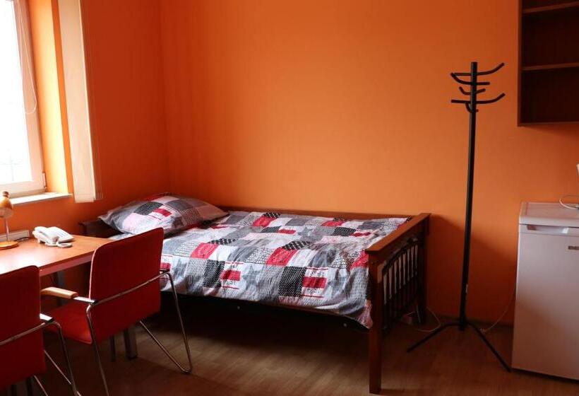 اتاق استاندارد سه نفره, Dom Studenta Pans   Akademik, Hostel