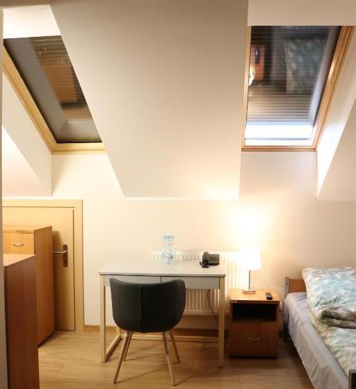 اتاق استاندارد یک نفره, Dom Studenta Pans   Akademik, Hostel