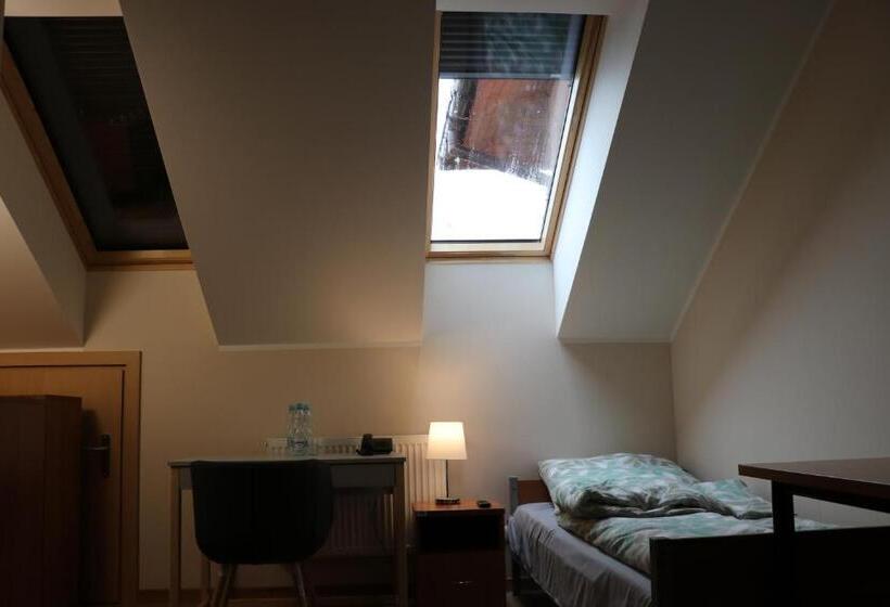 اتاق استاندارد یک نفره, Dom Studenta Pans   Akademik, Hostel