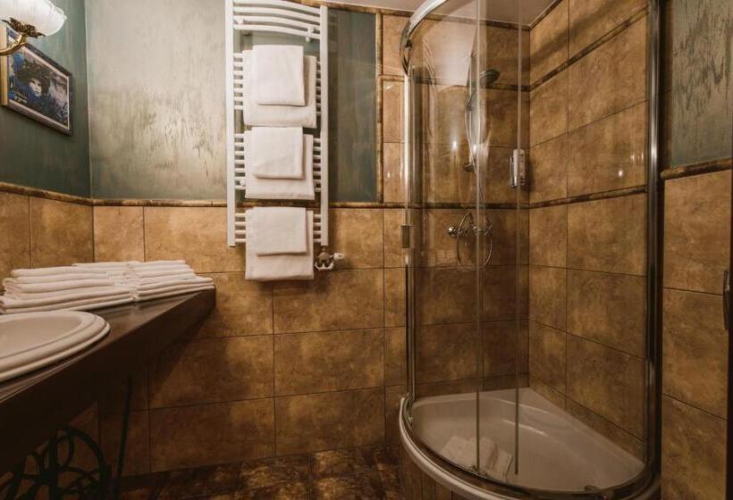 Семейный Номер, Via Villa