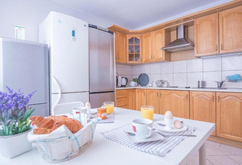 اتاق استاندارد سه تخته با بالکن, Kujawska Rooms