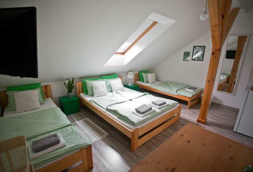 Четырехместный Номер Стандарт, Hostel 33