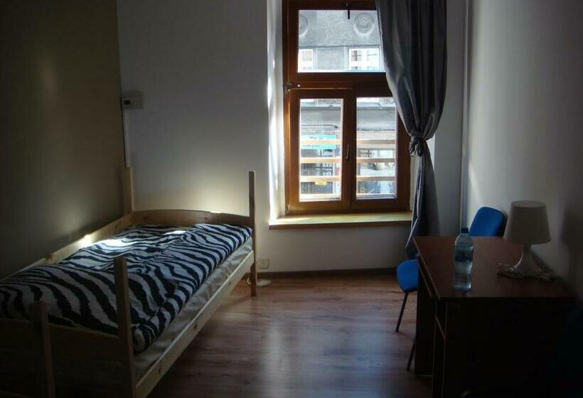اتاق استاندارد با سرویس بهداشتی مشترک, Hostel Gliwice Centrum