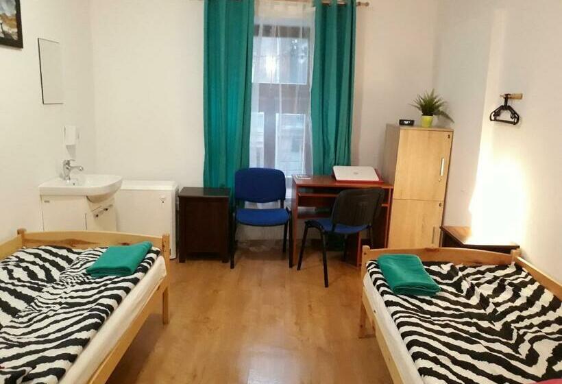 اتاق استاندارد با سرویس بهداشتی مشترک, Hostel Gliwice Centrum