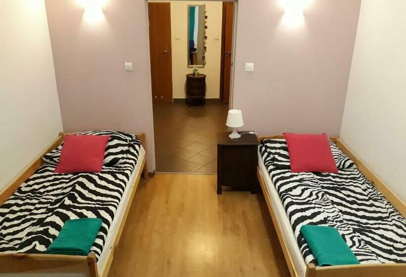 اتاق استاندارد با سرویس بهداشتی مشترک, Hostel Gliwice Centrum