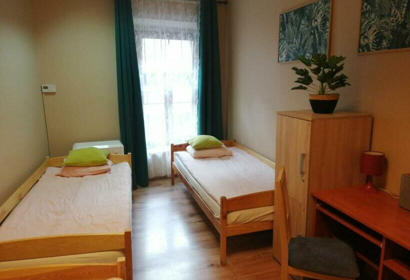 اتاق استاندارد با سرویس بهداشتی مشترک, Hostel Gliwice Centrum