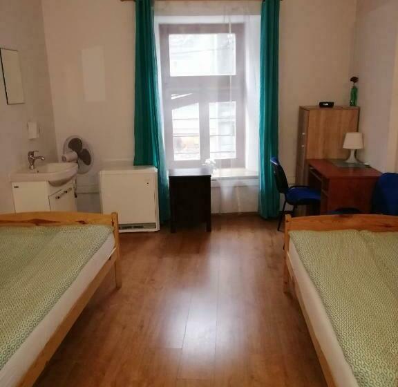 اتاق استاندارد با سرویس بهداشتی مشترک, Hostel Gliwice Centrum