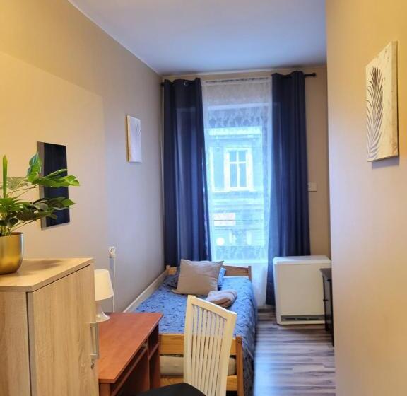 اتاق استاندارد یک تخته با سرویس بهداشتی مشترک, Hostel Gliwice Centrum