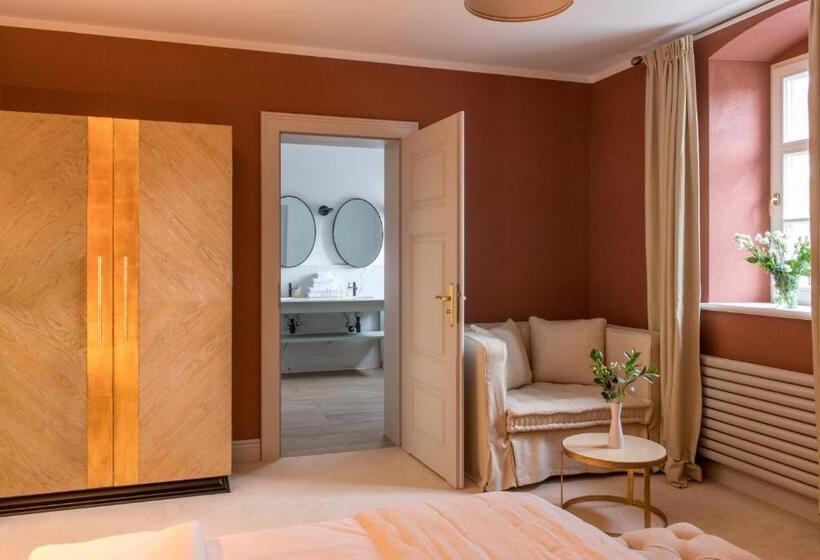 Номер Deluxe, Zamek Sarny   Schloss Scharfeneck