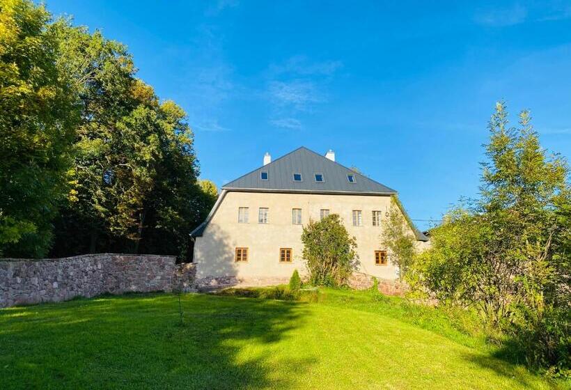 Четырехместный Номер Deluxe, Zamek Sarny   Schloss Scharfeneck