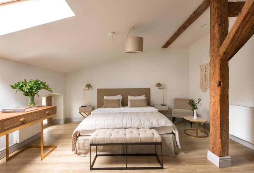 Номер Deluxe, Zamek Sarny   Schloss Scharfeneck
