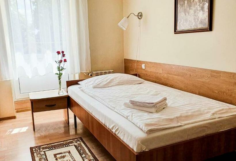 Номер Стандарт Индивидуальный, Dworek Brodowo Restauracja Hotel Przyjęcia
