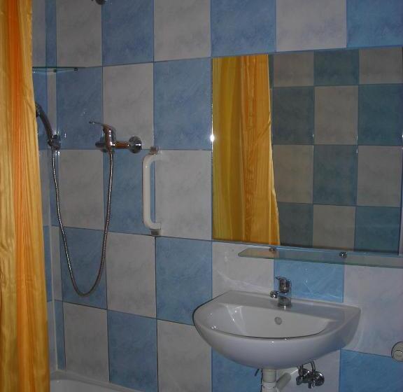 استودیوی استاندارد, As