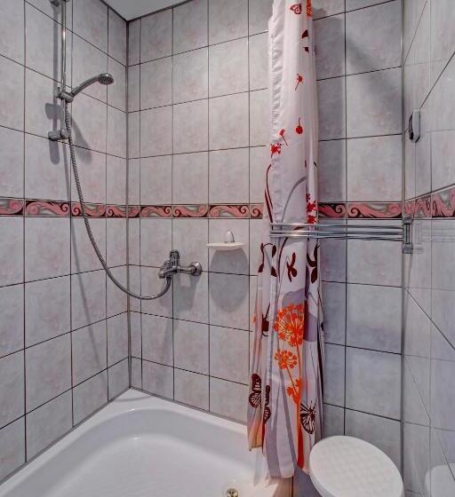 اتاق استاندارد چهار تخته, Jawor