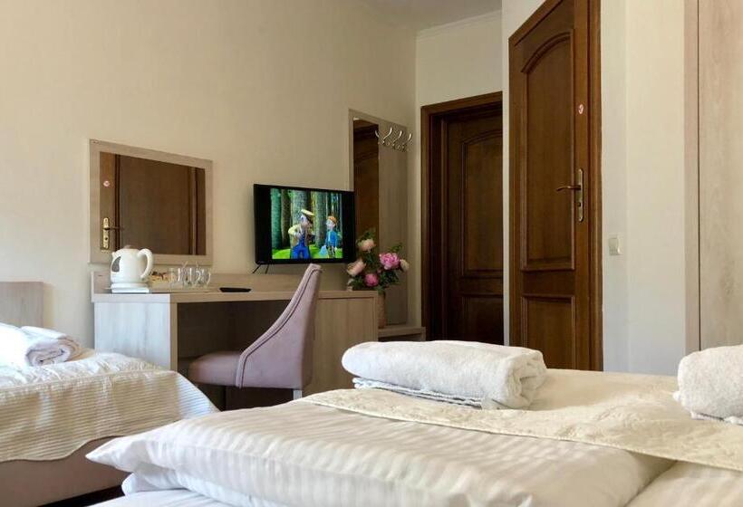 اتاق استاندارد سه نفره, Villa Antica