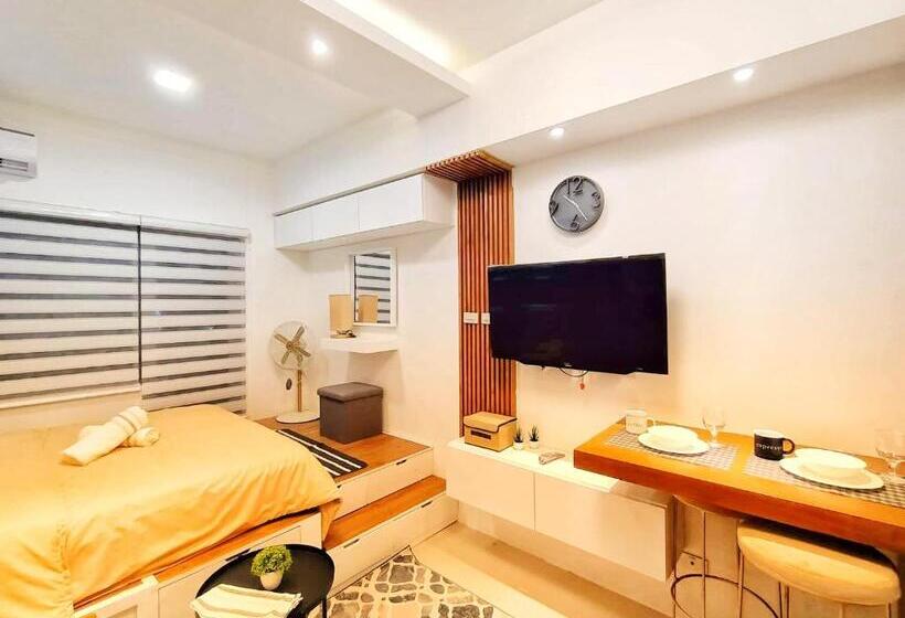 발코니가 있는 스위트, Stylish Condo Hotel Style At Fame Residences Mandaluyong