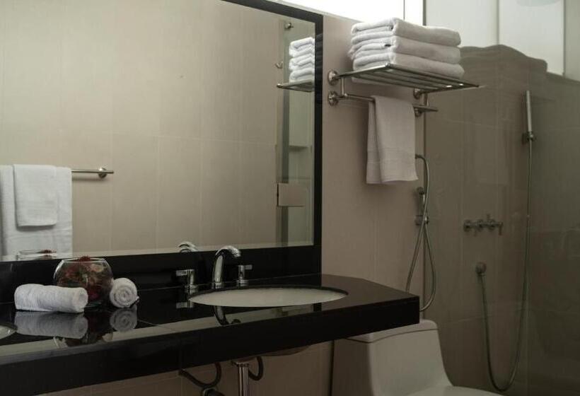 Президентский Люкс, Lima Host