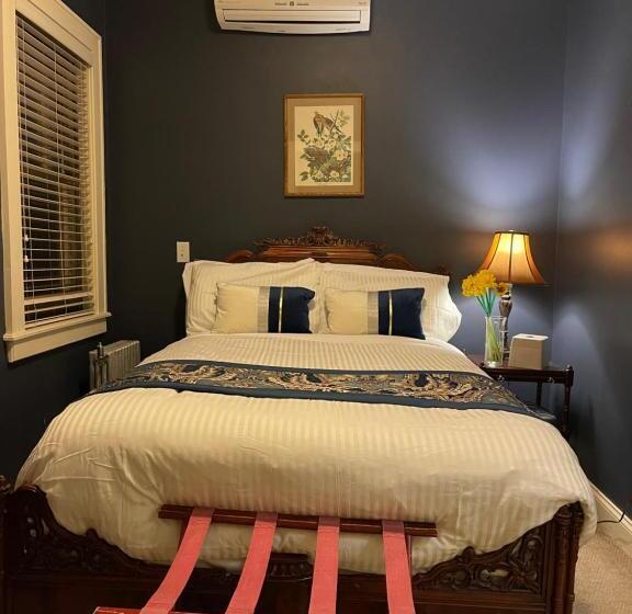 컴포트 룸, Debary Inn
