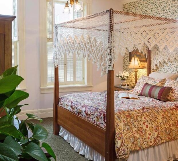 Номер Стандарт с Гидромассажем, Washington House Inn