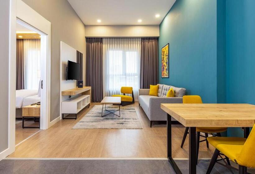 キングサイズベッドのスイートルーム, Days Hotel By Wyndham Istanbul Esenyurt
