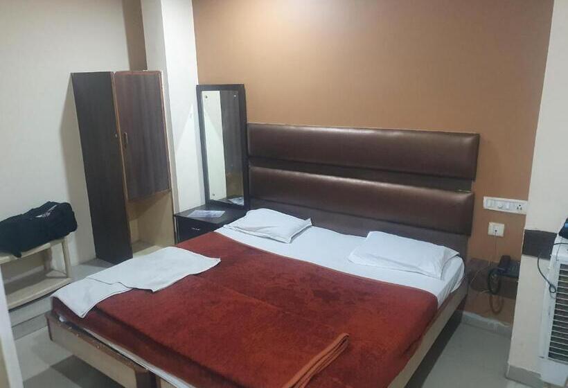Номер Deluxe, Anmol