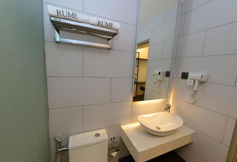 جناح سرير كينج, Rume