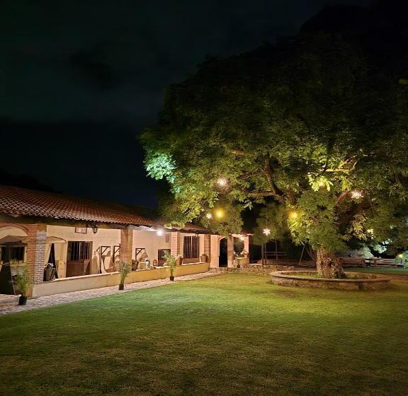 Полулюкс, Hacienda Maria Eugenio