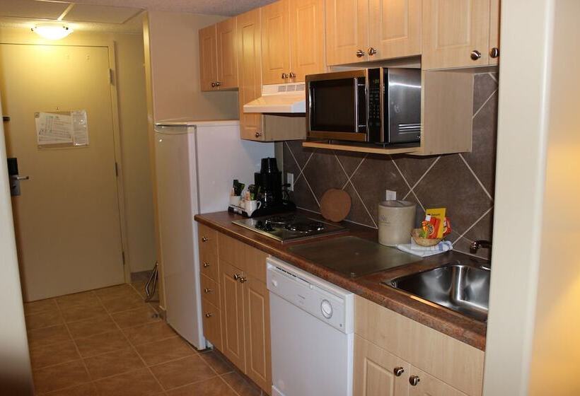 Люкс, Clearwater Hotel Ltd