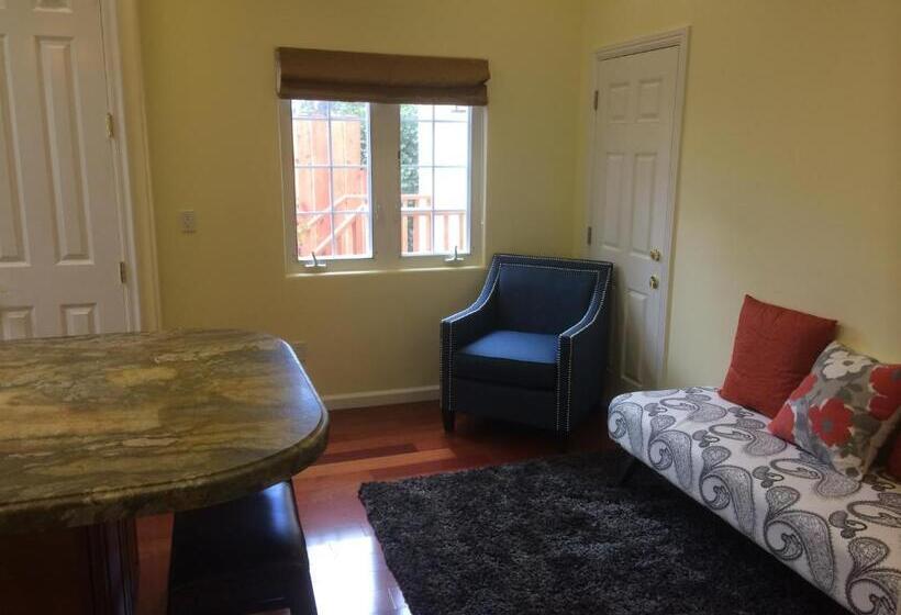 Люкс Кровать Кинг, The Vendange Carmel Inn & Suites