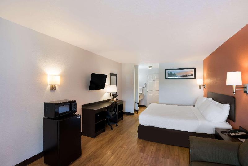 带大床的标准间, Hill Country Inn And Suites