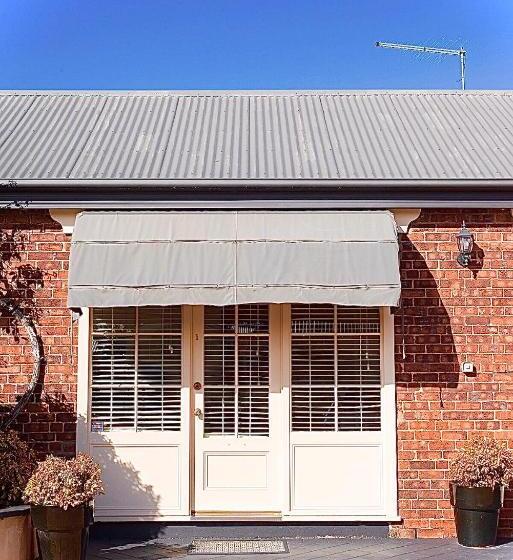 کابین, Kurrajong House