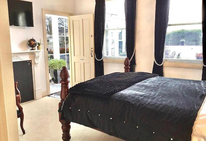 اتاق استاندارد با چشم‌انداز باغ, Kurrajong House