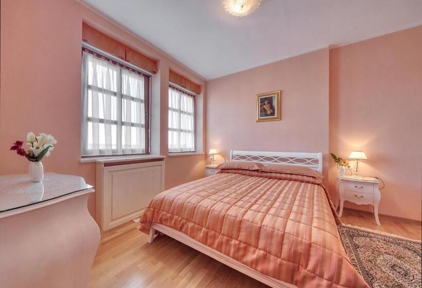 سوئیت با بالکن, Boutique Hotel Villa Vulin